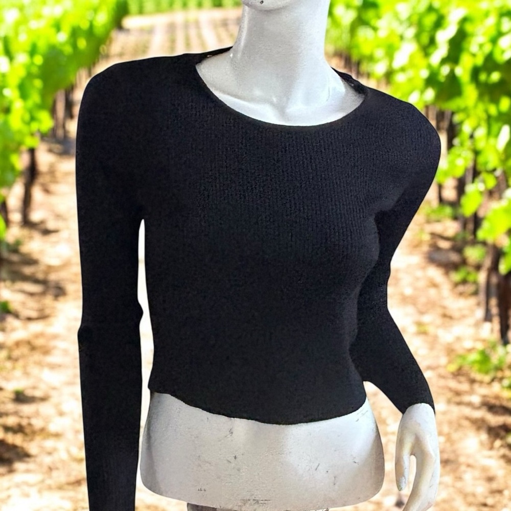 ❄️ 50% off winter Grave Frame black ribbed long sleeve low back crop top M